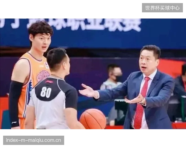 冠军教头智斗,李春江的经验优势与王博的临场应变将是系列赛关键变量。 冠军教头智斗,李春江的经验优势与王博的临场应变将是系列赛关键变量。