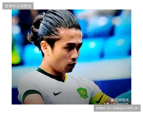 张玉宁半程斩获7粒运动战进球,展现本土第一中锋的实力与担当。 张玉宁半程斩获7粒运动战进球,展现本土第一中锋的实力与担当。